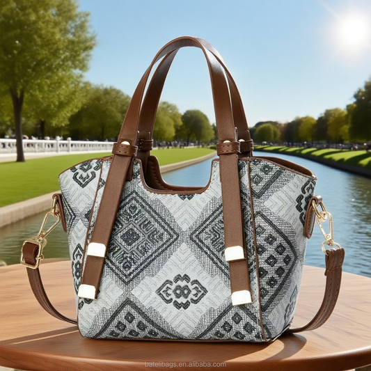 “Nouveau modèle de sac Boston monogrammé (forme coussin)