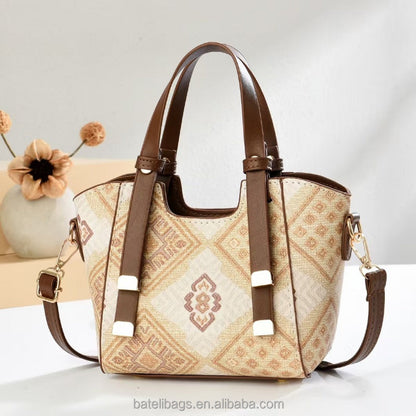 “Nouveau modèle de sac Boston monogrammé (forme coussin)