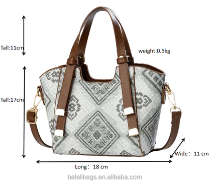 “Nouveau modèle de sac Boston monogrammé (forme coussin)