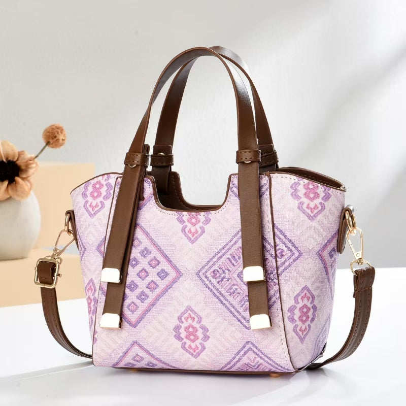 “Nouveau modèle de sac Boston monogrammé (forme coussin)
